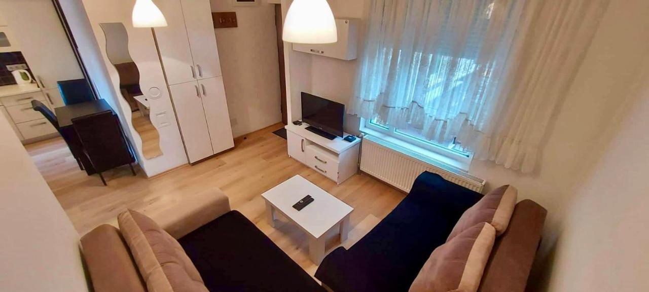 Bright & Lovely Apartment In The City Center Pristina Exterior photo