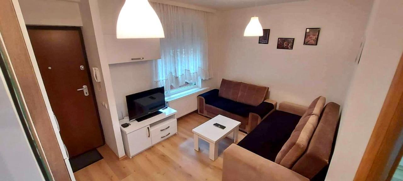 Bright & Lovely Apartment In The City Center Pristina Exterior photo