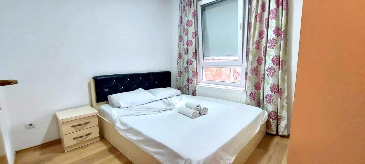Bright & Lovely Apartment In The City Center Pristina Exterior photo