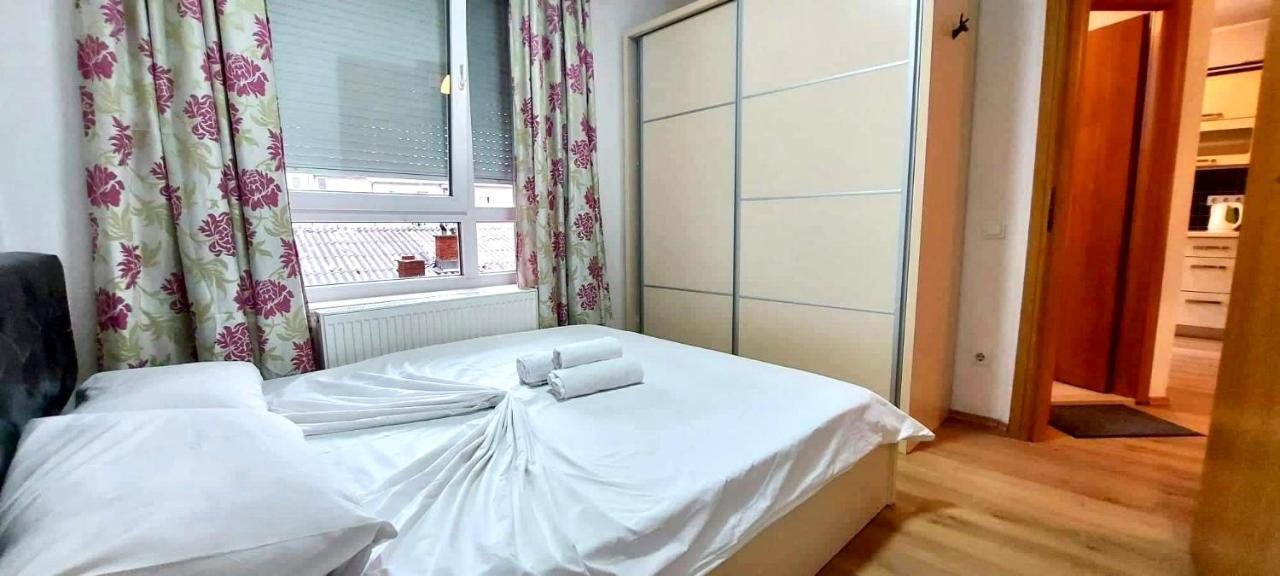 Bright & Lovely Apartment In The City Center Pristina Exterior photo