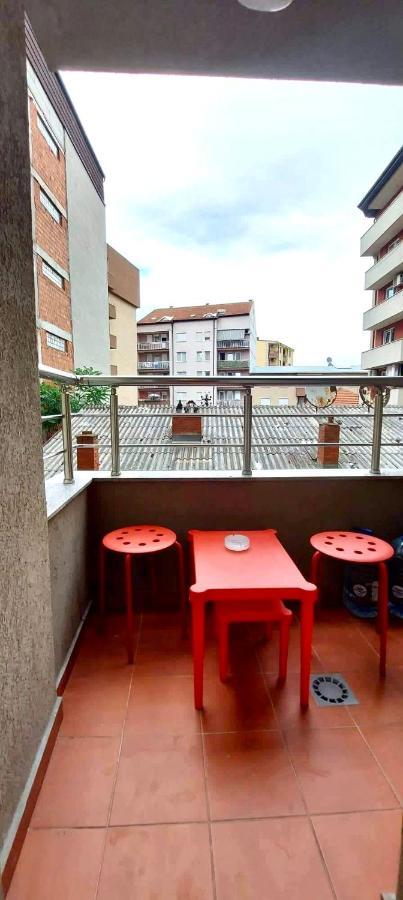 Bright & Lovely Apartment In The City Center Pristina Exterior photo